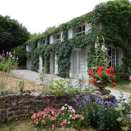 Bed and Breakfast Le Petit Massigny Les Velluire-sur-Vendee Екстер'єр фото