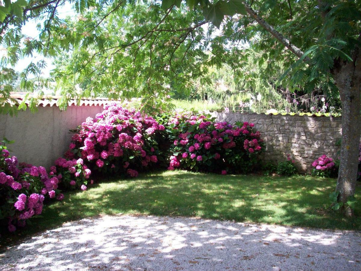Bed and Breakfast Le Petit Massigny Les Velluire-sur-Vendee Екстер'єр фото